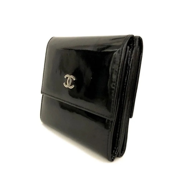 Chanel Pantent Compact Wallet - Picture 2 of 10